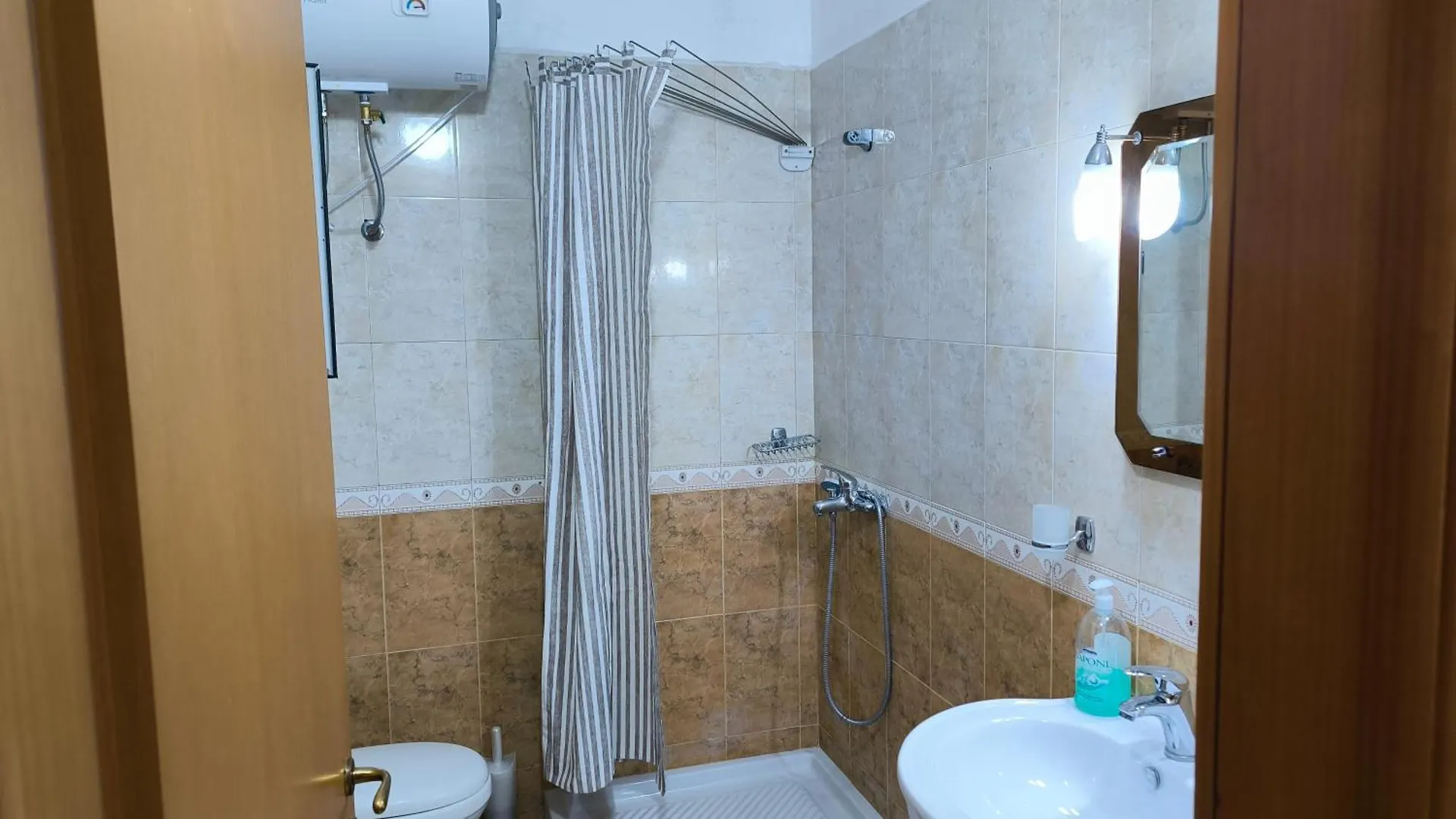Vlorë Promenade Beach Studio Apartment אלבניה