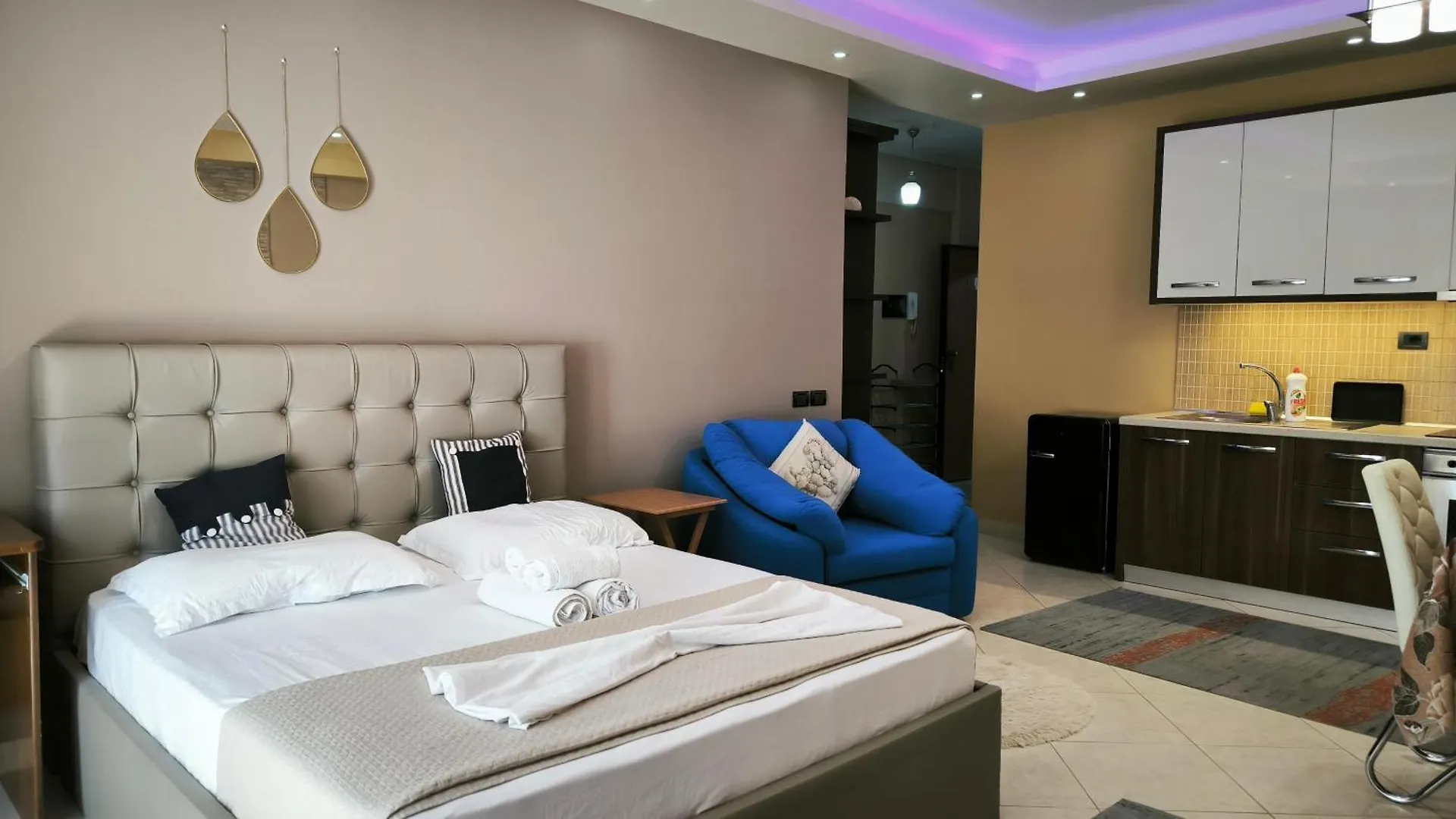 Promenade Beach Studio Apartment Vlorë